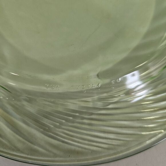 Vintage Corelle Corning Pyrex Festiva Spring Green Glass Dinner Plates Set of 2 - Picture 5 of 8